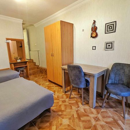 Paata'S Guesthouse ボルジョミ エクステリア 写真